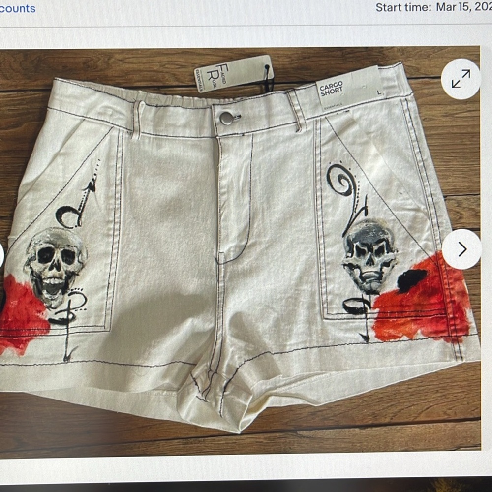 Women’s cargo shorts size large white hand painted with skulls, poppies